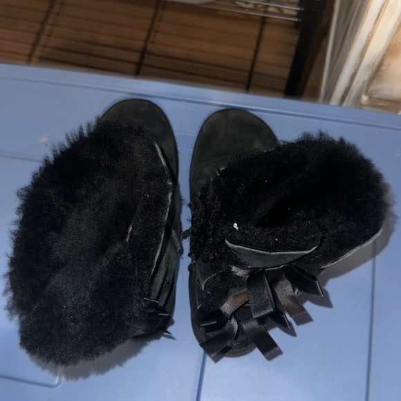 Ugg Bailey Bow ll size 7 - Picture 3 of 6